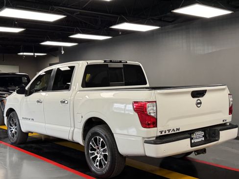 Used 2020 Nissan Titan SV image 4