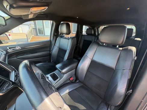 Used 2018 Jeep Grand Cherokee Altitude AWD/4WD image 17