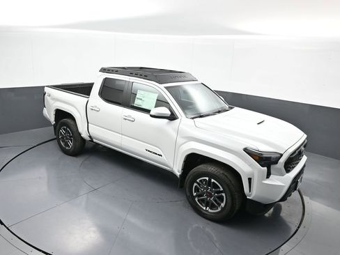 New 2024 Toyota Tacoma TRD Sport w/ TRD Sport Upgrade Package AWD/4WD image 33