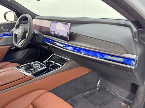 Used 2023 BMW i7 xDrive60 w/ Executive Package 2 image 15
