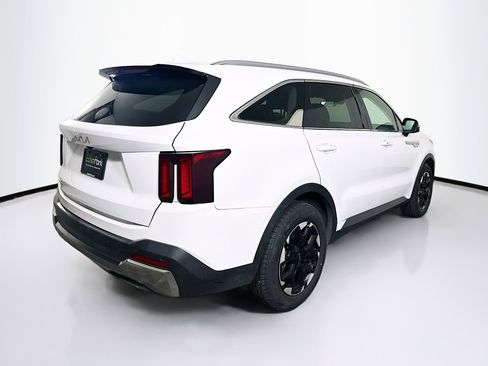 Used 2024 Kia Sorento S image 9