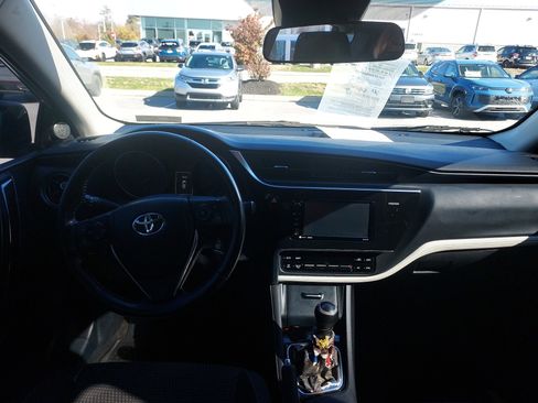 Used 2018 Toyota Corolla iM image 18