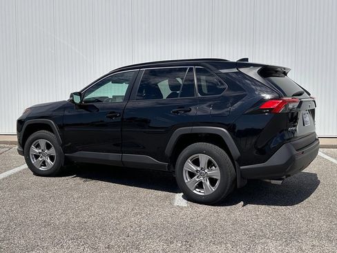 Used 2022 Toyota RAV4 XLE w/ XLE Grade Weather Package AWD/4WD image 3
