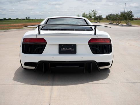 Used 2018 Audi R8 V10 RWD image 6