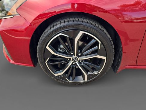 Used 2024 Nissan Altima 2.5 SR w/ SR Premium Package image 9