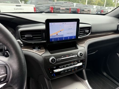 Used 2020 Ford Explorer Limited RWD image 19