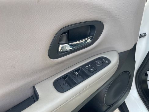Used 2016 Honda HR-V LX image 36