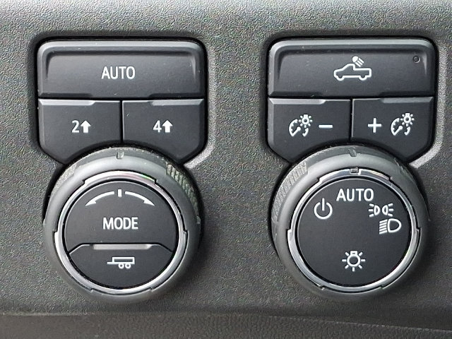 Used 2023 Chevrolet Silverado 1500 LT AWD/4WD image 9