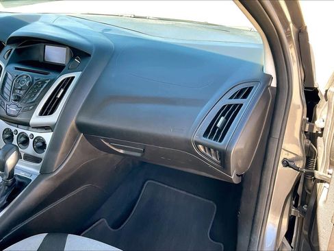 Used 2014 Ford Focus SE w/ SE Sport Package image 18