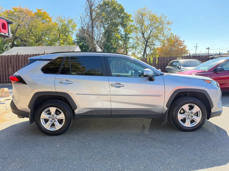 Used 2021 Toyota RAV4 XLE AWD/4WD image 5