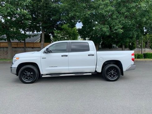 Used 2017 Toyota Tundra SR5 w/ SR5 Upgrade Package AWD/4WD image 2