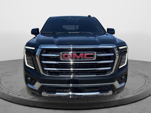 Used 2025 GMC Yukon Elevation image 2