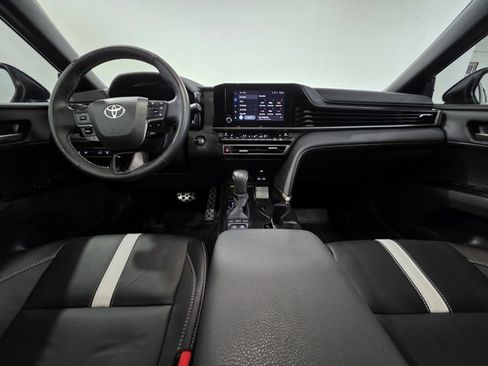 Used 2025 Toyota Camry SE image 14