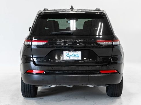 Used 2024 Jeep Grand Cherokee Altitude AWD/4WD image 27