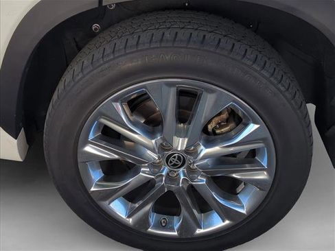 Used 2021 Toyota Highlander Limited FWD image 4