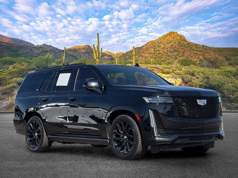 Used 2022 Cadillac Escalade Sport Platinum w/ LPO, ONYX Package AWD/4WD image 2