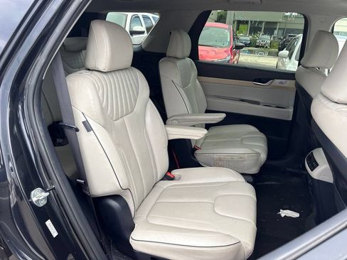 Used 2024 Hyundai Palisade Limited FWD image 16