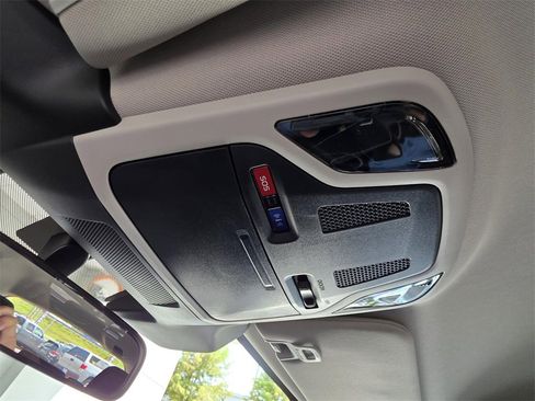 Used 2025 Subaru Outback Premium image 27