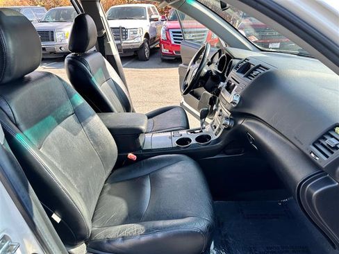 Used 2011 Toyota Highlander SE image 15