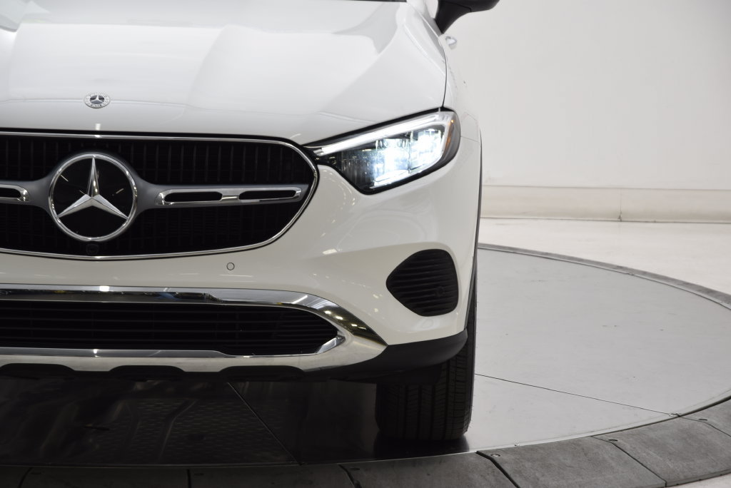 Used 2025 Mercedes-Benz GLC 350e 4MATIC image 10