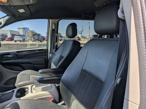 Used 2020 Dodge Grand Caravan SXT image 11