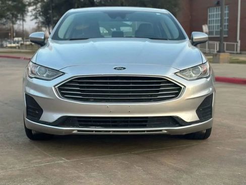 Used 2019 Ford Fusion SE image 2