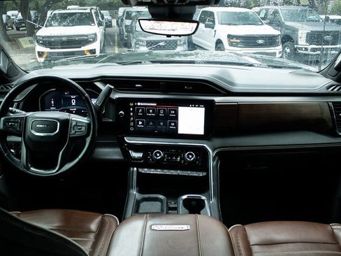 Used 2024 GMC Sierra 3500 Denali Ultimate image 19