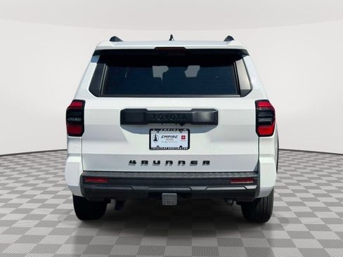 Used 2025 Toyota 4Runner SR5 AWD/4WD image 5