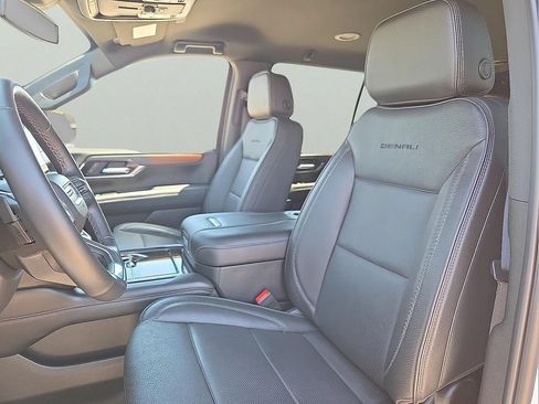 Used 2025 GMC Yukon Denali AWD/4WD image 16