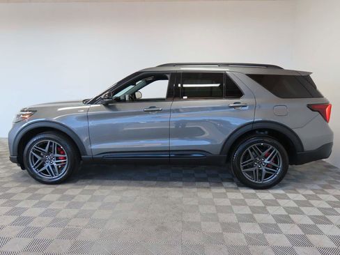 Used 2025 Ford Explorer ST-Line w/ Premium Package image 5