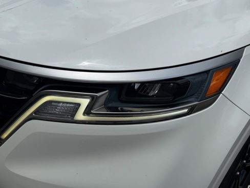 Used 2023 Kia Carnival EX FWD image 44