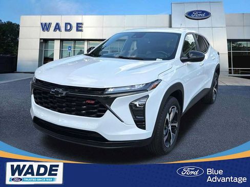 Used 2024 Chevrolet Trax RS w/ Driver Confidence Package FWD image 1