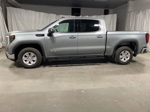 Used 2025 GMC Sierra 1500 SLE image 4
