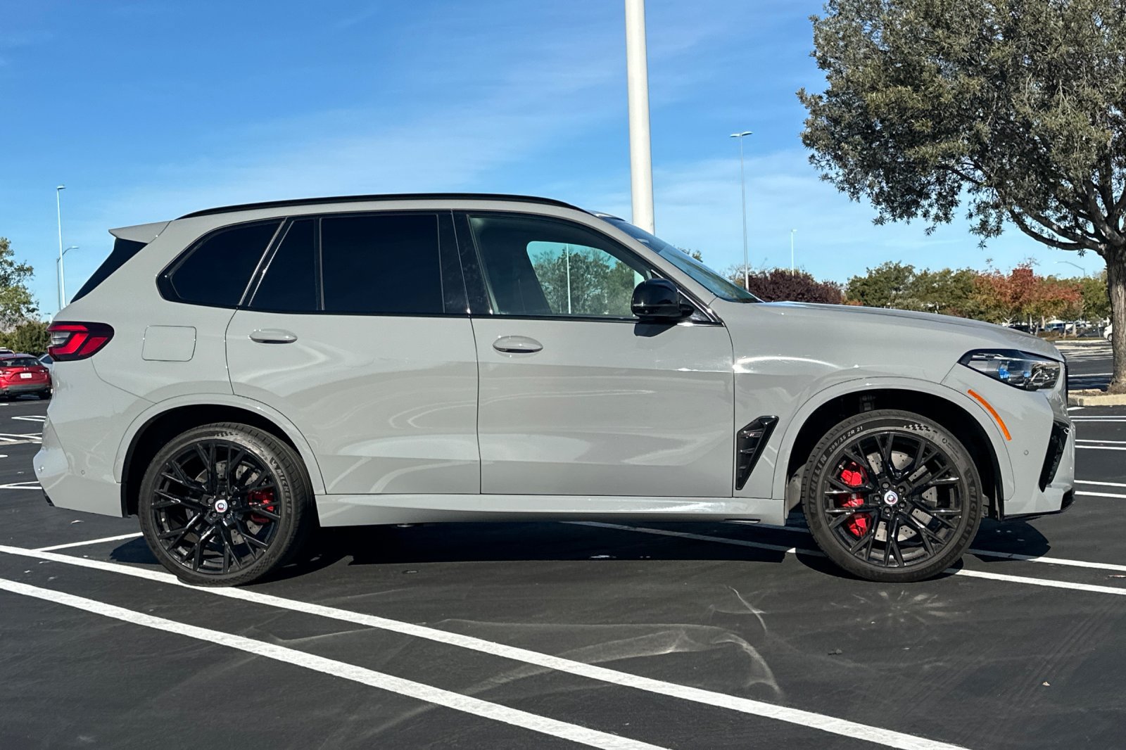 Used 2022 BMW X5 M w/ Competition Package 2 AWD/4WD image 3