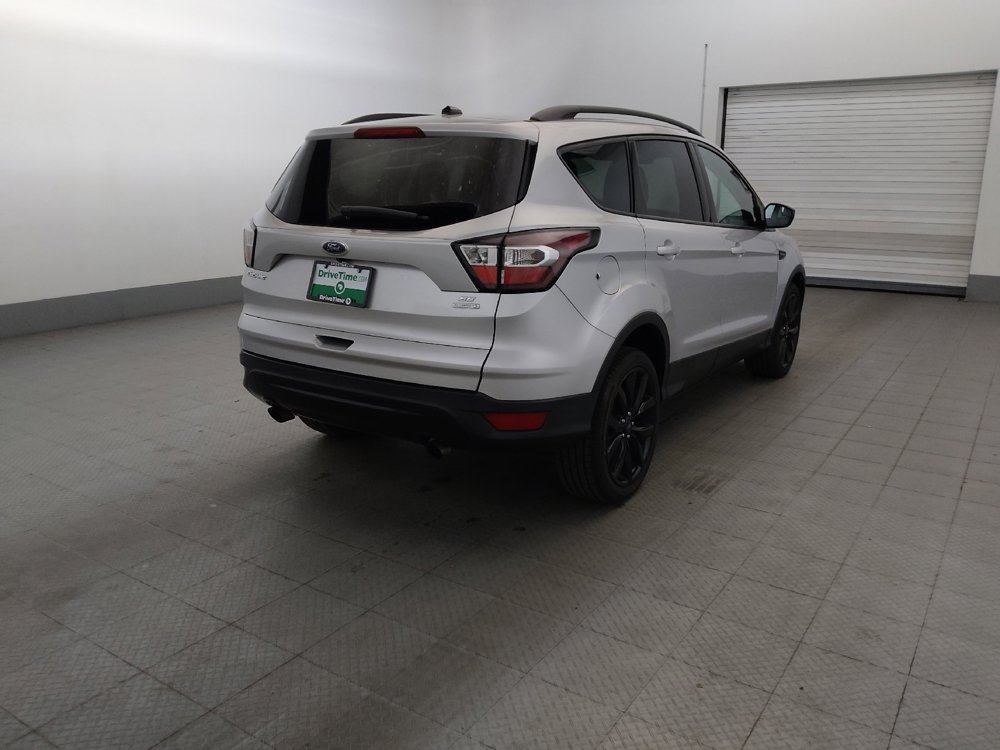 Used 2017 Ford Escape SE w/ SE Sport Appearance Package FWD image 9