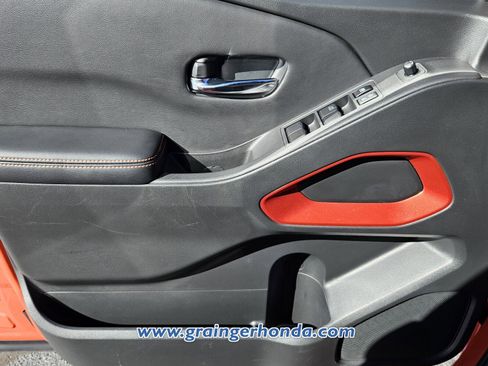 Used 2025 Nissan Frontier Pro-X image 23