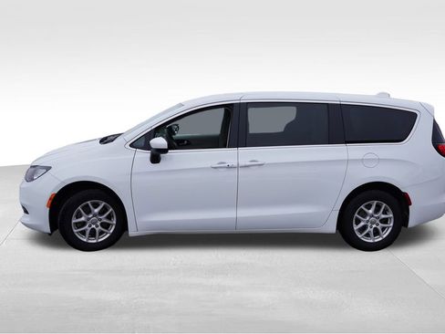 Certified 2017 Chrysler Pacifica LX image 9