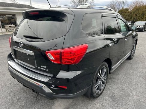 Used 2018 Nissan Pathfinder Platinum image 11