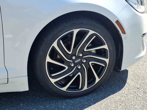 Used 2020 Lincoln MKZ Reserve w/ Luxury Package FWD image 12
