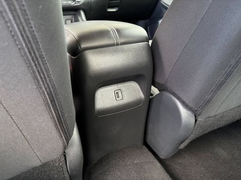 Used 2025 Nissan Sentra SV FWD image 22
