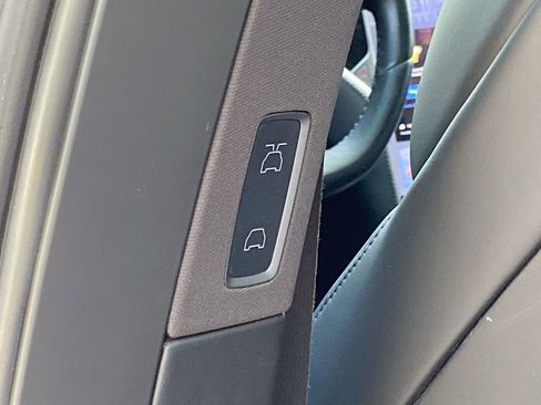 Used 2018 Tesla Model X 75D image 37