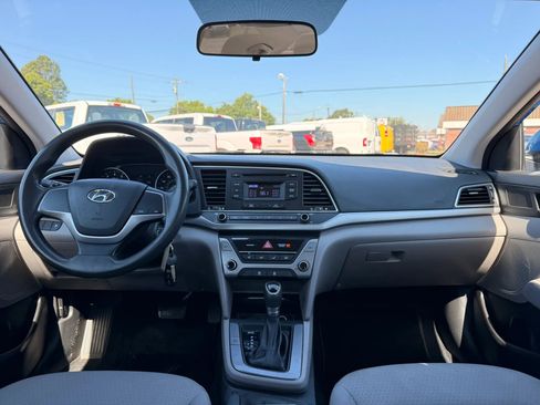 Used 2017 Hyundai Elantra SE FWD image 14