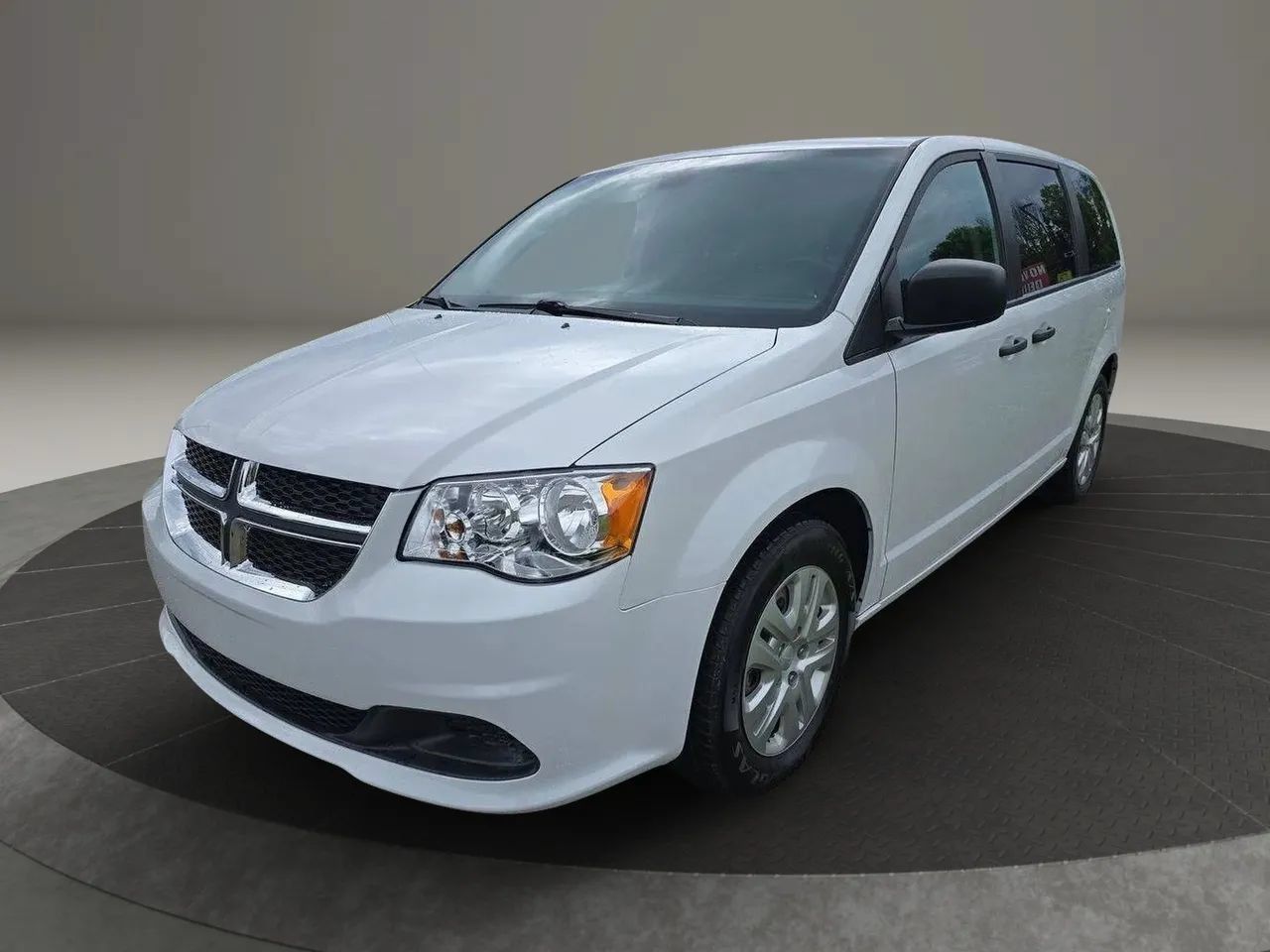 Used 2020 Dodge Grand Caravan SE w/ UConnect Hands-Free Group FWD image 1