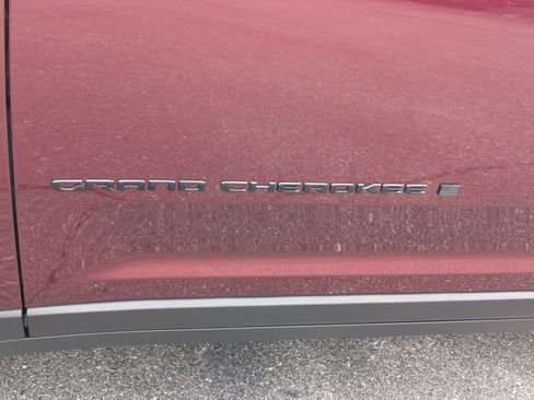 New 2026 Jeep Grand Cherokee Altitude AWD/4WD image 31
