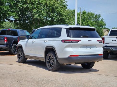 Certified 2025 Jeep Grand Cherokee L Altitude RWD image 5