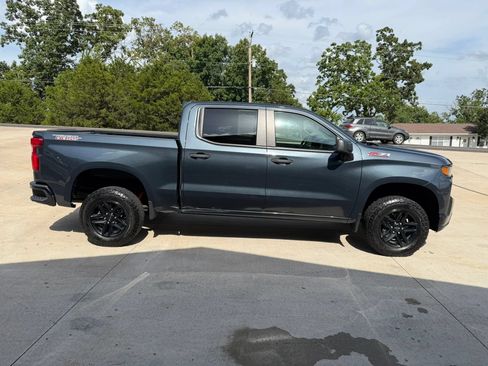 Used 2019 Chevrolet Silverado 1500 Custom Trail Boss w/ Custom Convenience Package AWD/4WD image 2