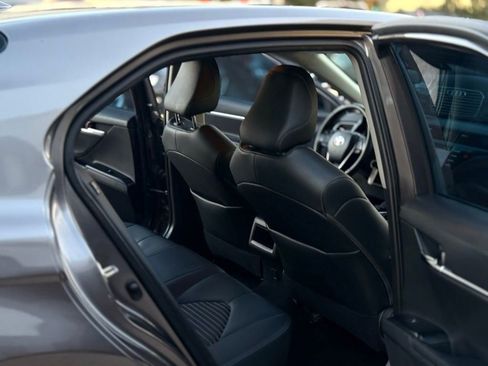 Used 2020 Toyota Camry SE image 15