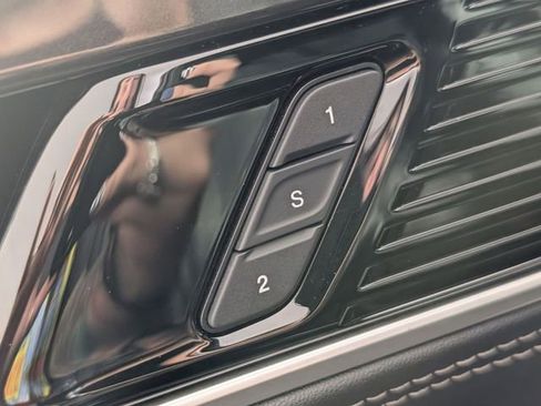 Used 2023 Jeep Wagoneer 4WD w/ Premium Group I image 11