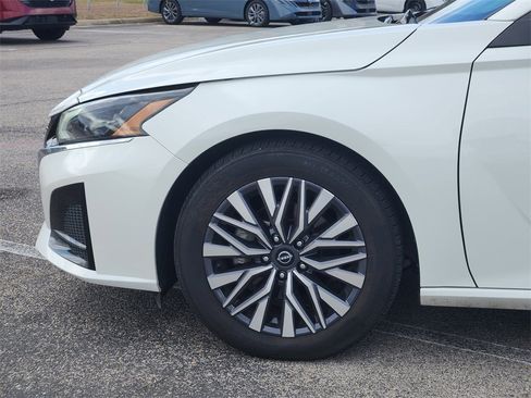 Used 2023 Nissan Altima 2.5 SV image 6
