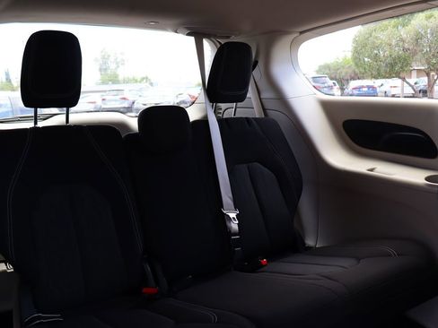 Used 2022 Chrysler Voyager LX FWD image 29